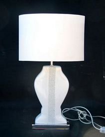 [31275] Lampe i hvit m/diamanter og oval skjerm, H - 50 cm
