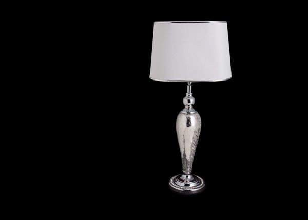 Lampe, lys oval skjerm, forsølvet krakkelert glass, krom fot m/krystaller, H 51 cm