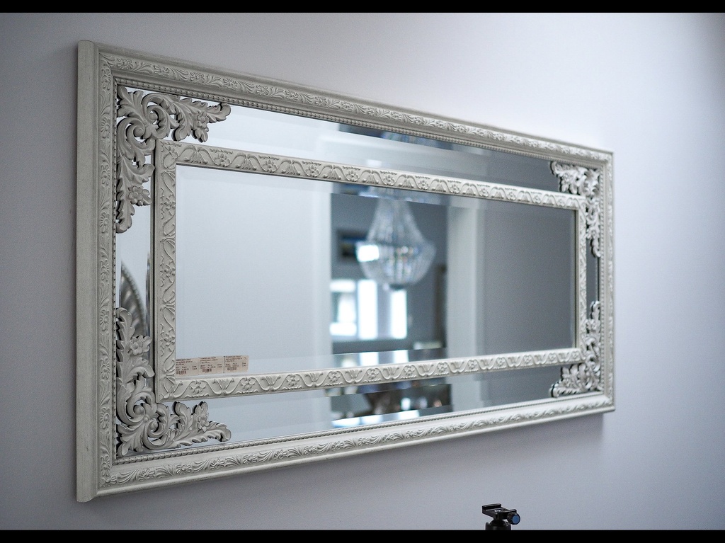 Facetslipt speil m/speilramme og dekor, antikk hvit 140 x 60 cm.