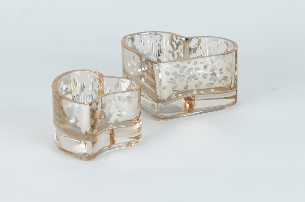 Telysglass i hjerteform m/antikk gull finish. H - 9,5 / Ø - 12,5 cm