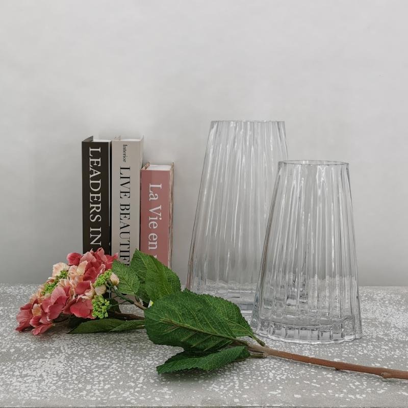 Vase, klar m/bølgermønster, Ø - 16,5 / 25 cm