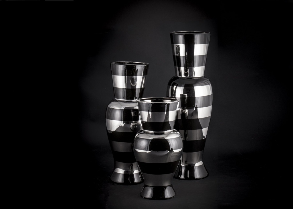 [80196] Vase, sort m/sølv striper, Ø - 15,3 / H - 29,5 cm