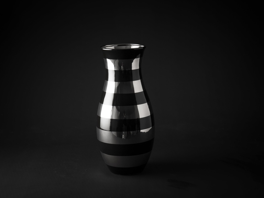 [80209] Vase, sort m/sølv striper, Ø - 16,5 / H - 36 cm