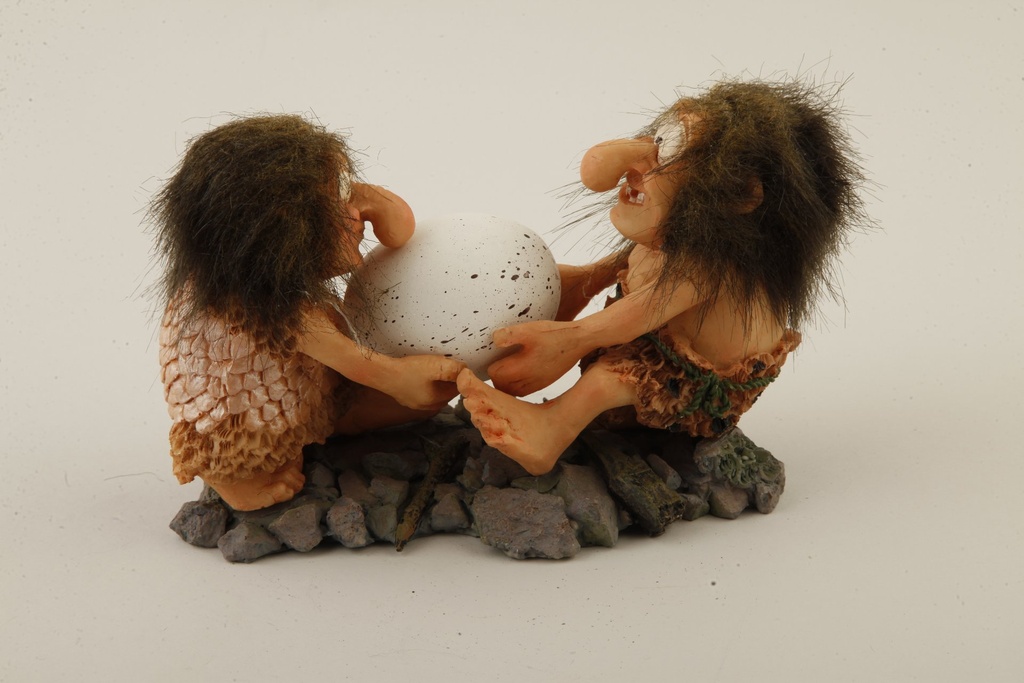 Trollpar m/egg  18x12         
