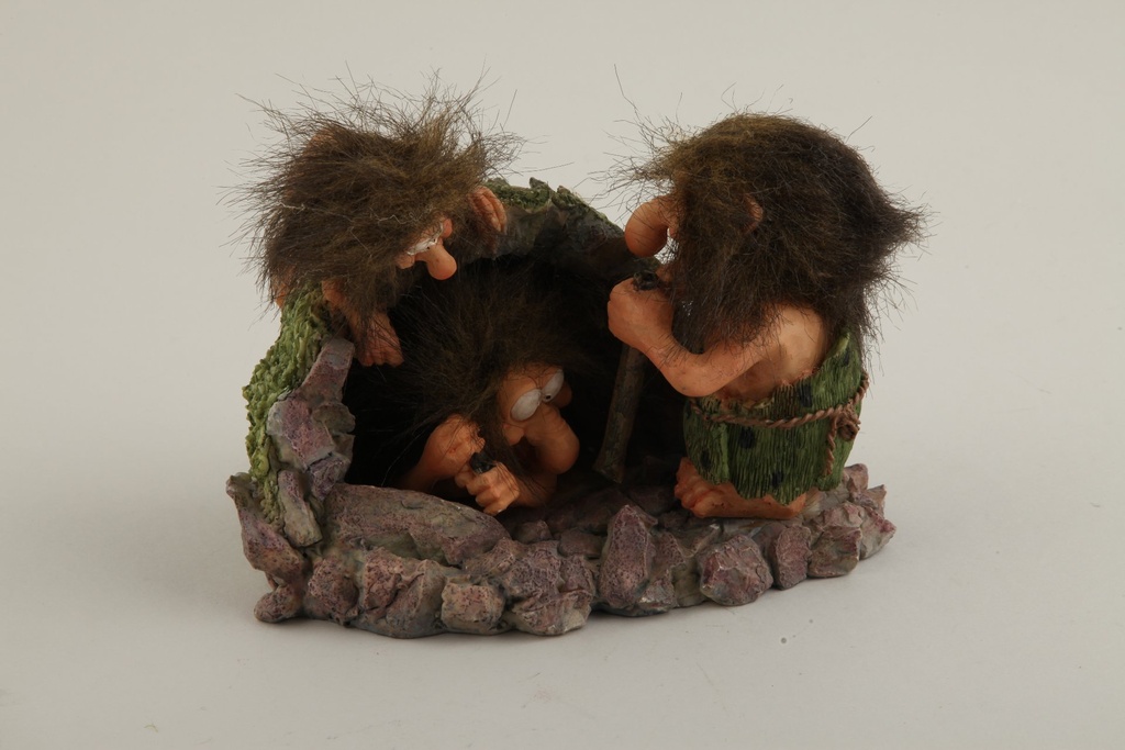 Troll i hule  18x12           