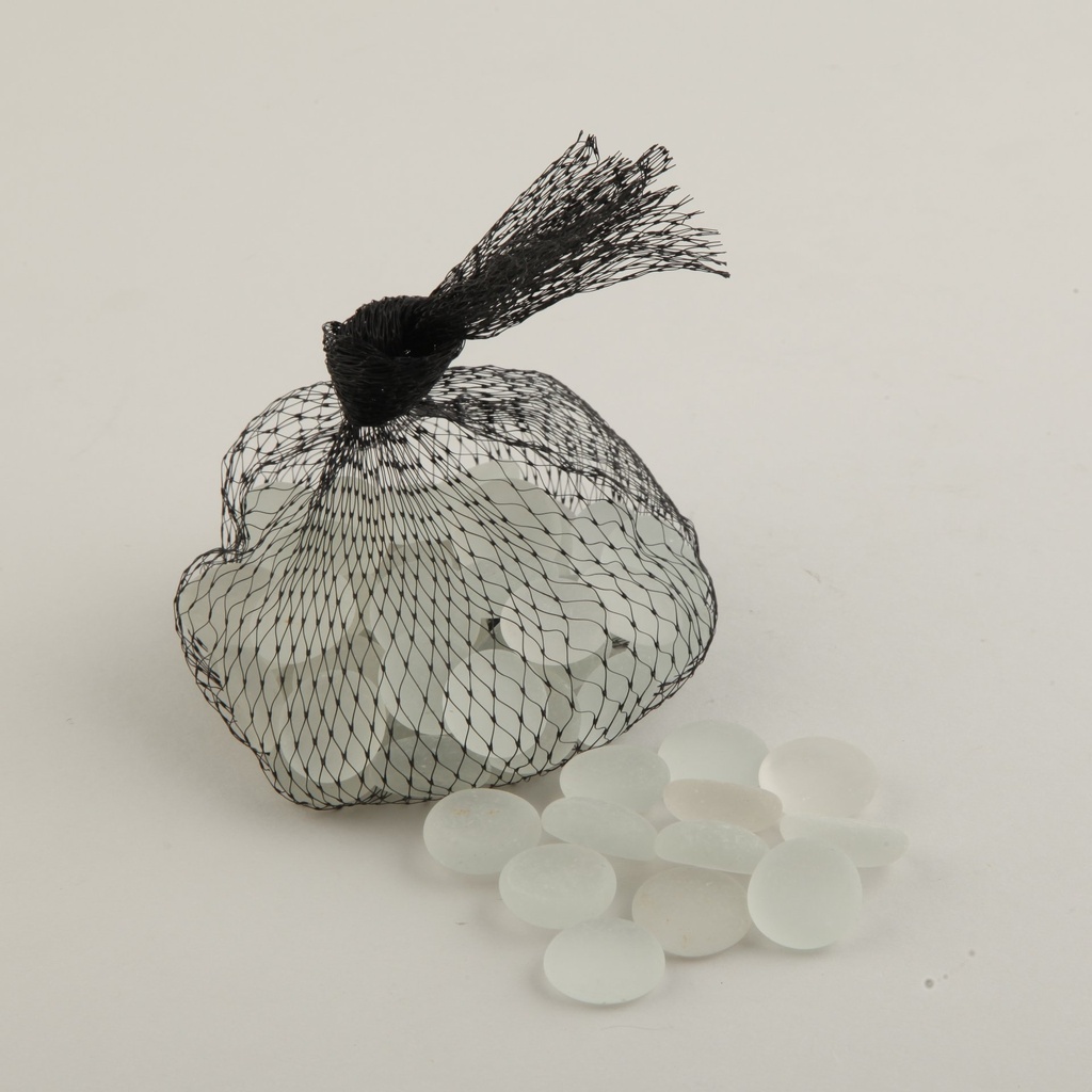 [876523] Glassten i nettpose hvit matt  Ø - 2 cm  300 gr.