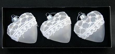 [90323] Frostet glasshjrte m/blondedekor, L - 8 x 4,5 cm. Sett 3