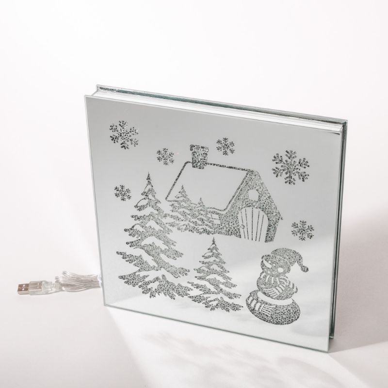 [90675] Kvadratisk formet glass dekor m/led lys + USB, "hus og snømann", 25*25*3 cm