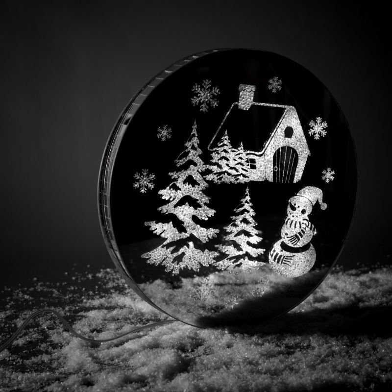 Rund formet glass dekor m/led lys + USB, "hus og snømann", dia. 25*3 cm
