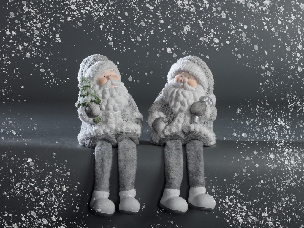 [90790] Nisse, sittende, lys grå & hvit, 12*9*8 cm. 2 ass.