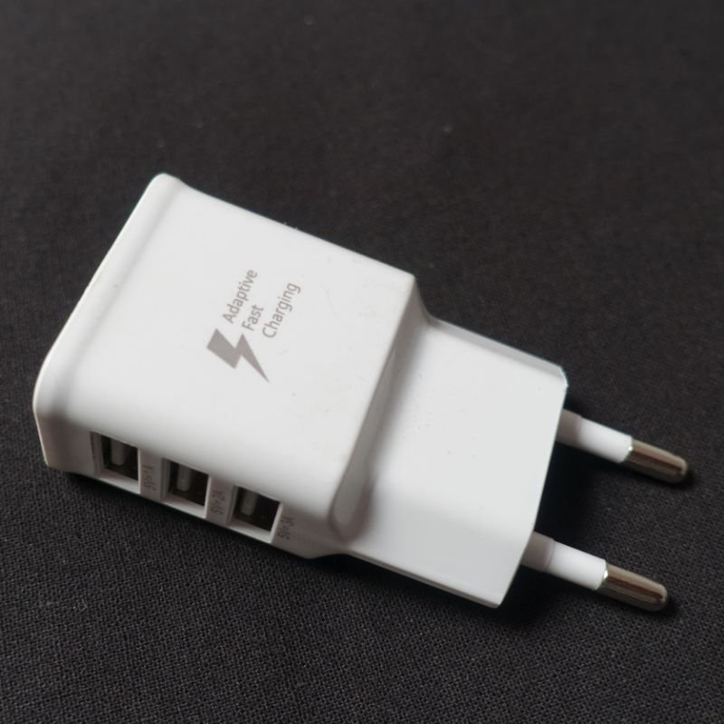 USB - adapter  m/3 porter, DC 5V, 1A/2,1 A