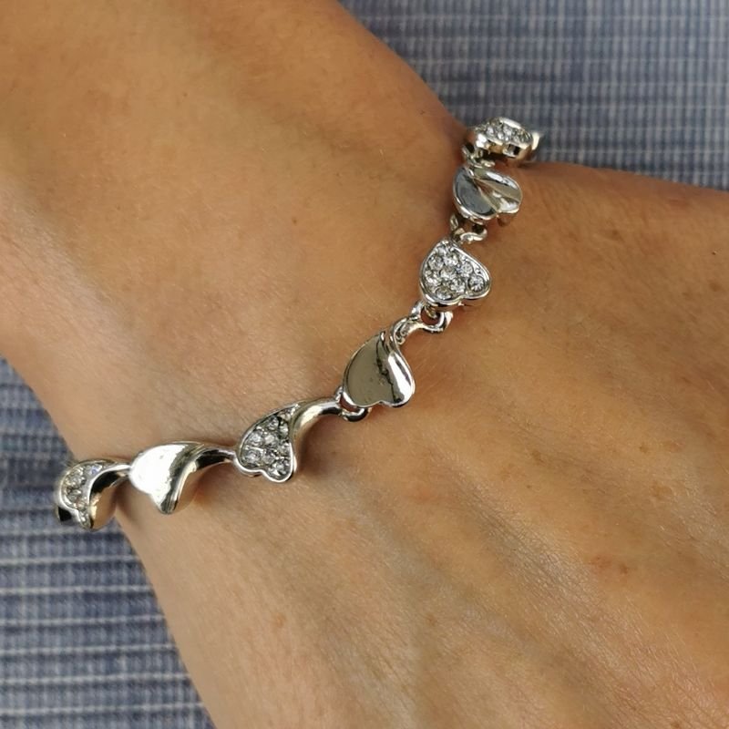 [20039] Armbånd i rhodium 17+3cm, hjerter blank og mønstret overflate