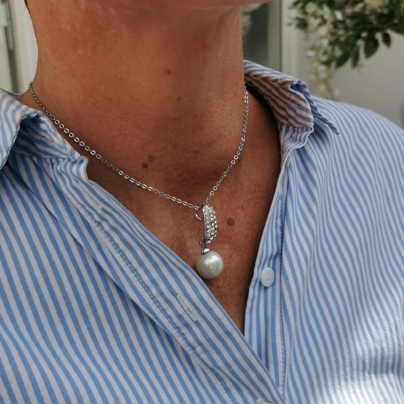 Halskjede i rhodium 40+5cm, krystall og perleheng