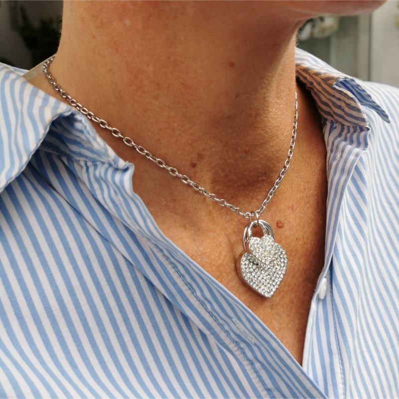 [20072] Halskjede i rhodium 40+5cm, krystallhjerte "hengelås"