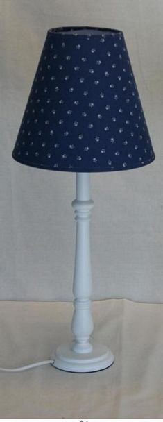 [31011] Lampe m.blå sk.m.små hv.bl.H60