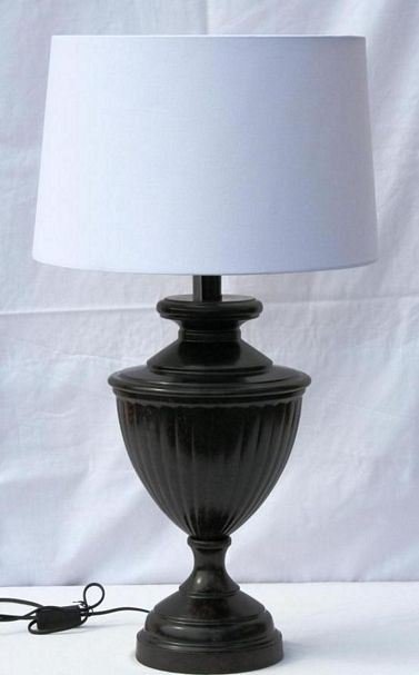 [31086] Lampe brun fot m.hv.rund skj.  H - 80 5 cm