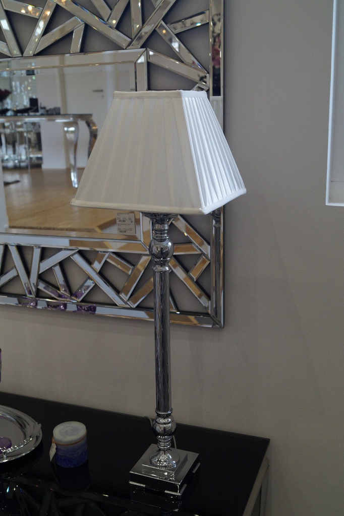 [31091] Lampe krom fot "folda" off.wh.  skj.  H - 80 cm